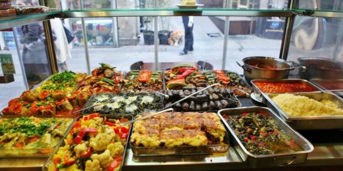 Sağlık Bakanlığı’ndan restoranlar için yeni kararlar: Masalar arası mesafe en az 1 metre olacak