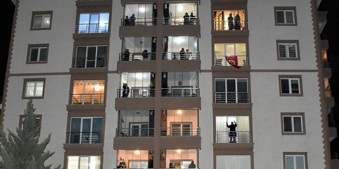 Bakan Koca'dan sağlık çalışanları için 'üst üste 3 gün alkış' çağrısı