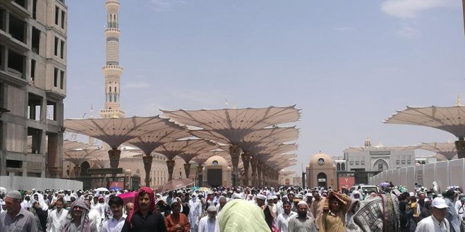Haremi Şerif ve Mescidi Nebevi'de namaz kılmak yasaklandı