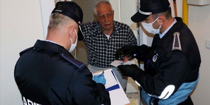 Kastamonu'da 65 yaş üstü vatandaşların alışverişini zabıtalar yapıyor