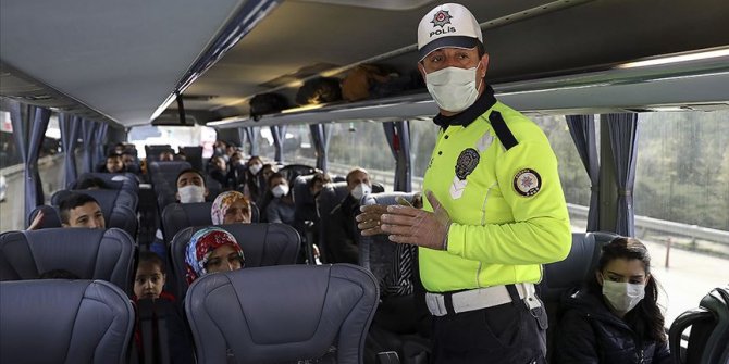 Polisten yolcu otobüslerine koronavirüs denetimi