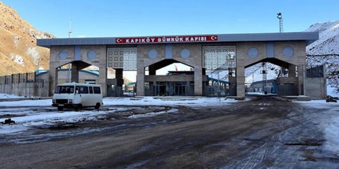 Kapıköy Kara Hudut Kapısından giriş çıkışlar durduruluyor
