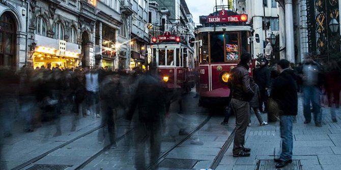 Evde Kalmadılar!