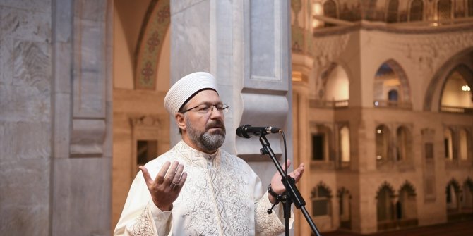 Diyanet İşleri Başkanı koronavirüse karşı dua okudu