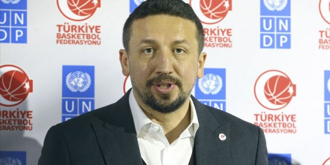 Hidayet Türkoğlu'ndan 'evde kaldığını' gösteren 100 kişiye hediye