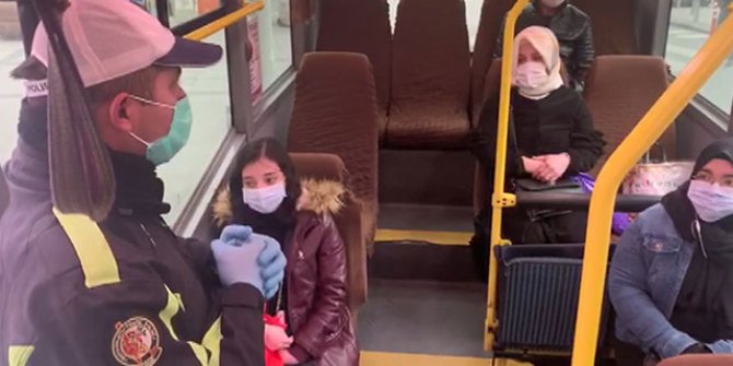  Polis koronavirüse karşı uyarılarına devam ediyor