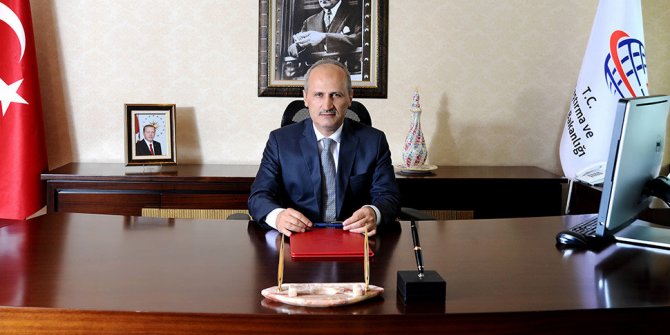 Ulaştırma Bakanı Mehmet Cahit Turhan görevden alındı