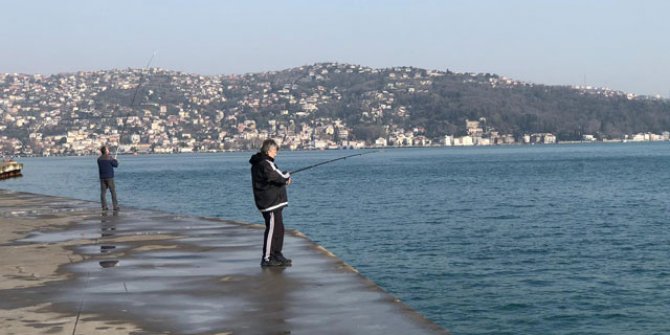Tarabya Sahili'nde yasağı çiğneyip balık tuttular