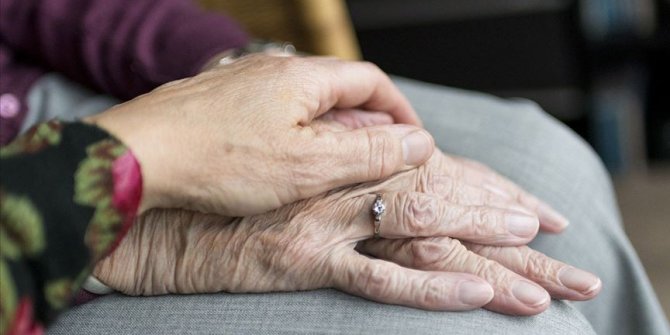 Avrupa’daki huzurevleri yeni tip koronavirüs salgınında alarm veriyor
