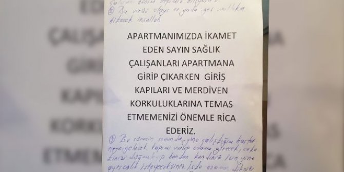 Sağlık çalışanının oturduğu apartmana asılan yazıya tepki