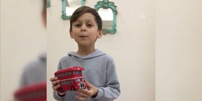 Minik öğrenciler harçlıklarıyla Milli Dayanışma Kampanyası'na destek oldu