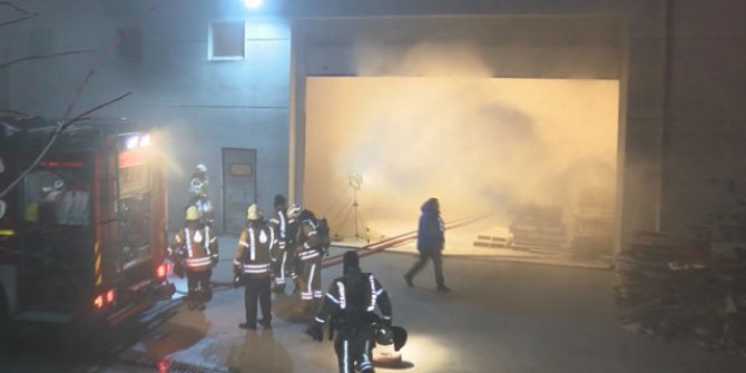 Esenyurt'ta mobilya fabrikasında yangın
