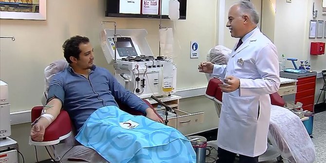 Yeni tip koronavirüsü yenen Doktor Demir ilk plazma bağışçısı oldu