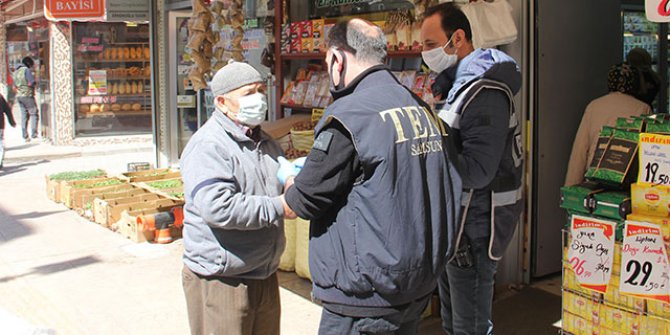 Polise, "60'ı biraz geçtim" dedi, 80 yaşında çıktı