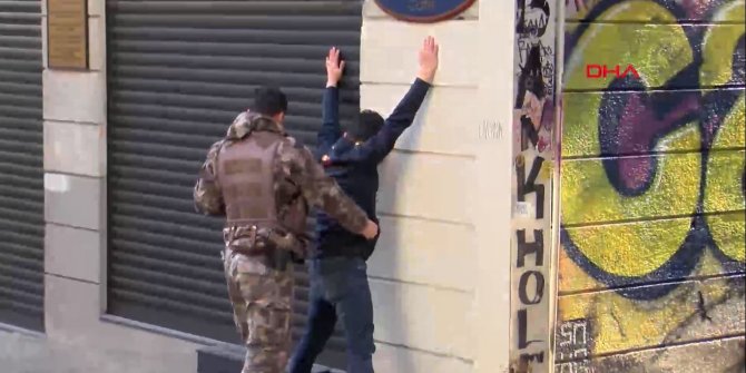 İstiklal Caddesi'nde ''öksürerek'' gasp girişimi