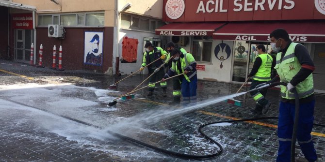 Keçiören Belediyesi sokakları yıkamaya ve dezenfekte etmeye devam ediyor