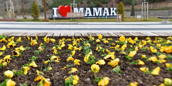 Mamak'ta parklara bahar bakımı