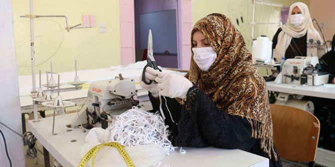 Resulayn'da kadınlar maske üretimine başladı