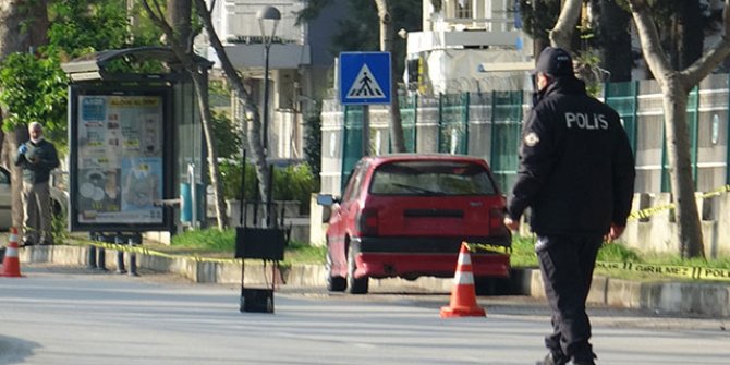 Plakasız park halindeki otomobil, polisi alarma geçirdi