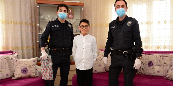 Bilgisayar parasını Milli Dayanışma Kampanyası'na bağışladı