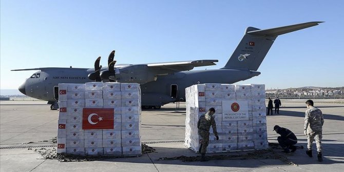 Türkiye'den İngiltere'ye tıbbi yardım malzemesi desteği Londra'ya ulaştı