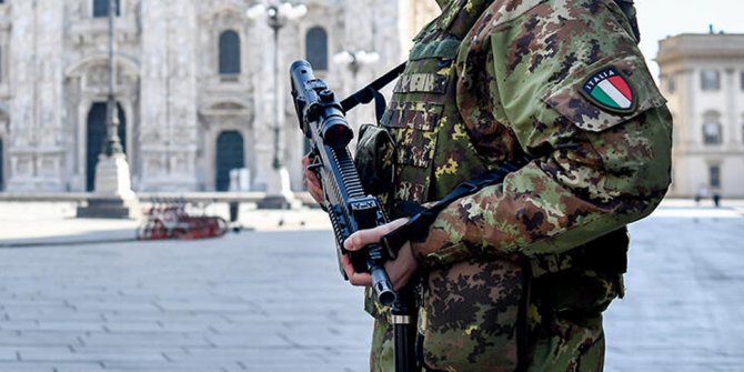 İtalya'da mafyalar ekonomik durumu kötüleşen halka yardım ediyor