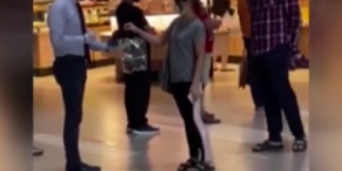 Malezya'da Türkler bedava maske dağıttı