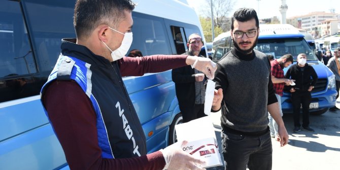 Altındağ'da şoförlere maske dağıtıldı