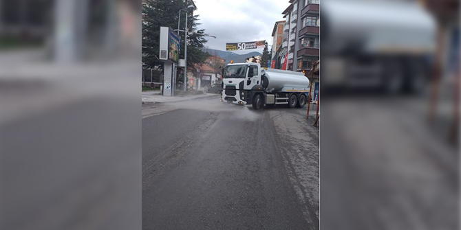 Kızılcahamam’da Sokak ve Caddeler Önce Yıkanıyor, Sonra Dezenfekte Ediliyor