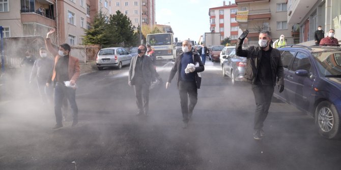 Vatandaşlar evlerinde Pursaklar Belediyesi mahalle temizliğinde 