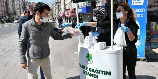 Mamak Belediyesi 14 farklı noktada maske dağıtacak