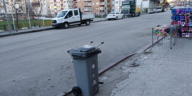 Kızılcahamam’da kullanılmış maske ve eldivenler gri atık kutusunda toplanacak.