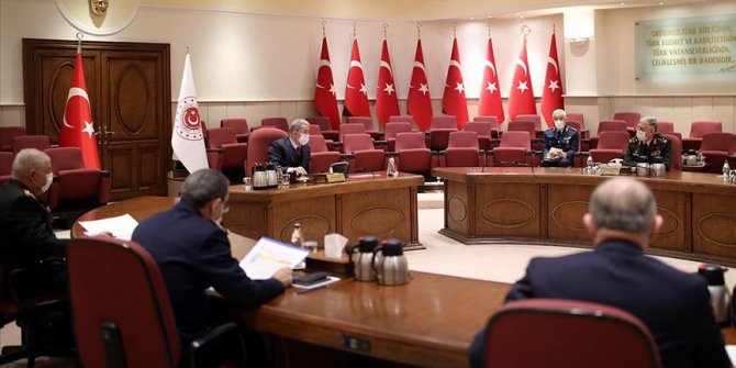 Akar, TSK'daki koronavirüs tedbirleri ile yeni alınacak önlemler değerlendirildi