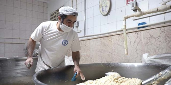 Ankara'da fırıncılar gece mesaisi yaptı, ekmek dağıtımı başladı