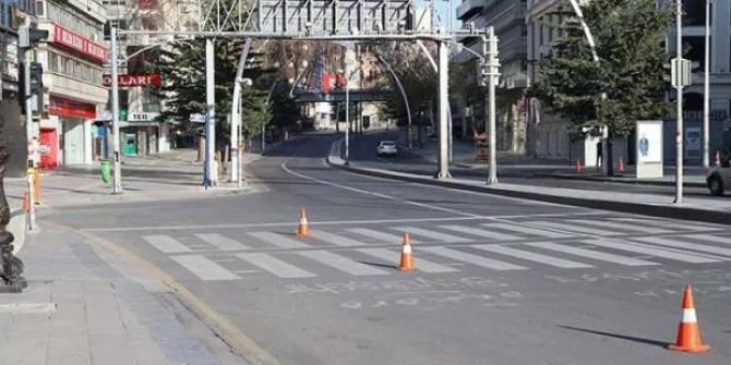 Ankara'da cadde ve sokaklar boş kaldı