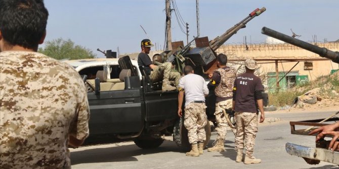 Libya hükümet kuvvetleri Terhune kentini ele geçirmek için 7 cephede ilerliyor