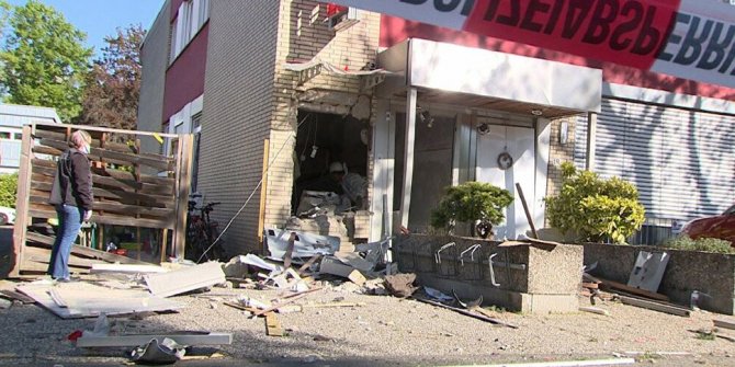 Almanya'nın 4 şehrinde ATM'ler havaya uçurularak soyuldu