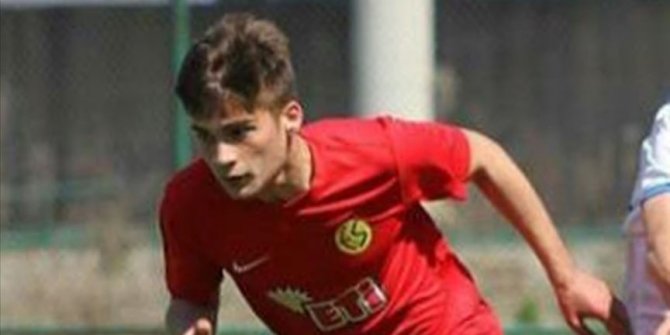 Eskişehirspor'un genç futbolcusu trafik kazasında hayatını kaybetti