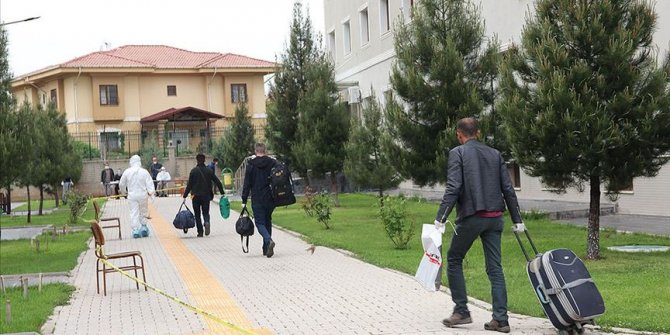 Irak'tan getirilen 366 Türk vatandaşı Diyarbakır ve Batman'da yurtlara yerleştirildi