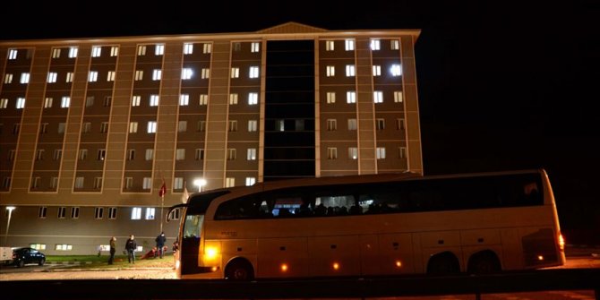 Almanya'dan getirilen 891 kişi Kovid-19 tedbirleri kapsamında yurtlara yerleştirildi