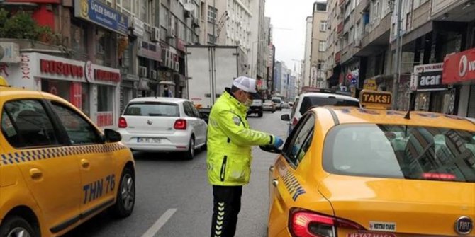 İstanbul polisi kent genelindeki denetimlerini sürdürüyor