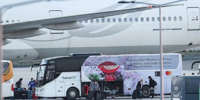 Kanada'dan 349 Türk vatandaşı İstanbul'a getirildi