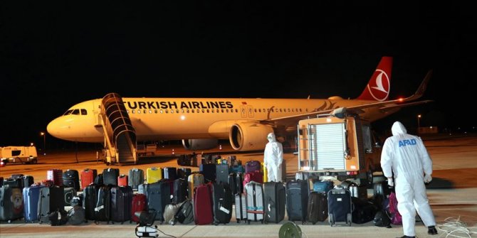 Almanya'dan 279 Türk vatandaşı ile 50 Alman uyruklu yolcu Ankara'ya getirildi