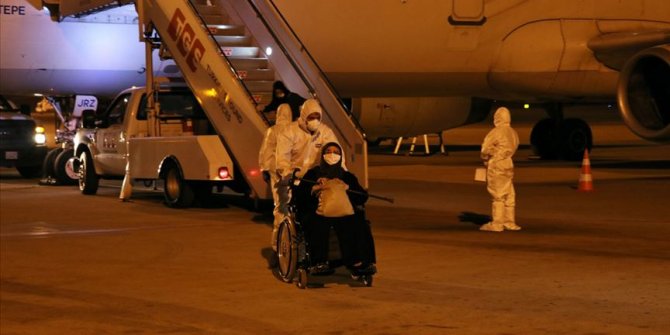 Almanya'dan 182 Türk vatandaşı Adana'ya getirildi