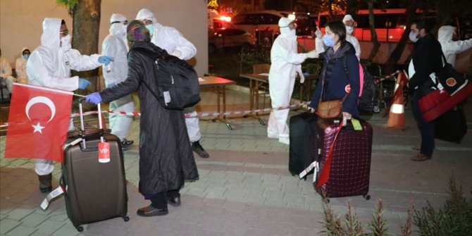 Hollanda'dan getirilen 349 Türk vatandaşı Denizli'de yurda yerleştirildi