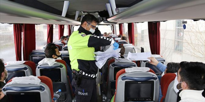 Ağrı'da sahte izin belgesiyle otobüsle yolculuk eden 26 kişiye ceza kesildi