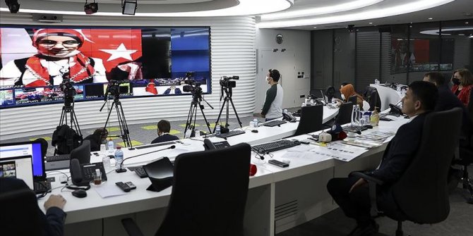 Bakan Pakdemirli, çiftçi çocuklarıyla video konferansla bir araya geldi