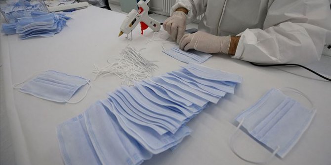 Parmaklıklar ardındaki maske üretimi bir haftada 1 milyonu geçti