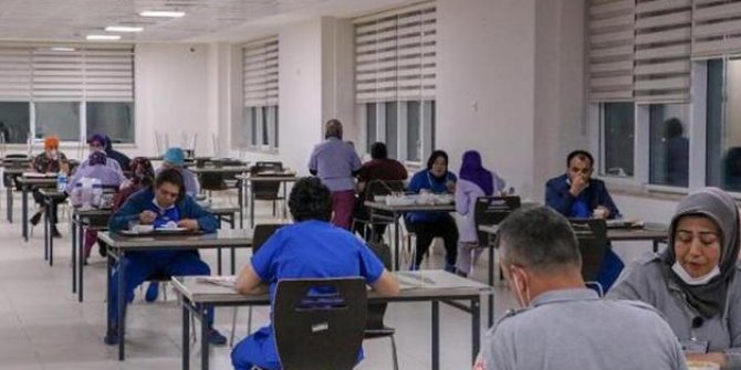 Sağlık çalışanları ilk iftarı ailelerinden uzak yaptı