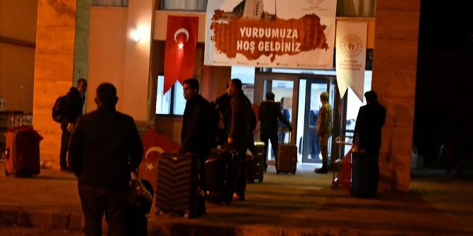 Kazakistan'dan getirilen 164 vatandaş Balıkesir'deki yurtta karantinaya alındı